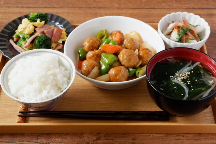 1個5円の肉団子で作る ボリューム満点 酢豚風定食 1食150円献立 1 モデルプレス 1個5円の肉団子で作る ボリューム満点 酢豚風定食 1食150円献立 1 モデルプレス