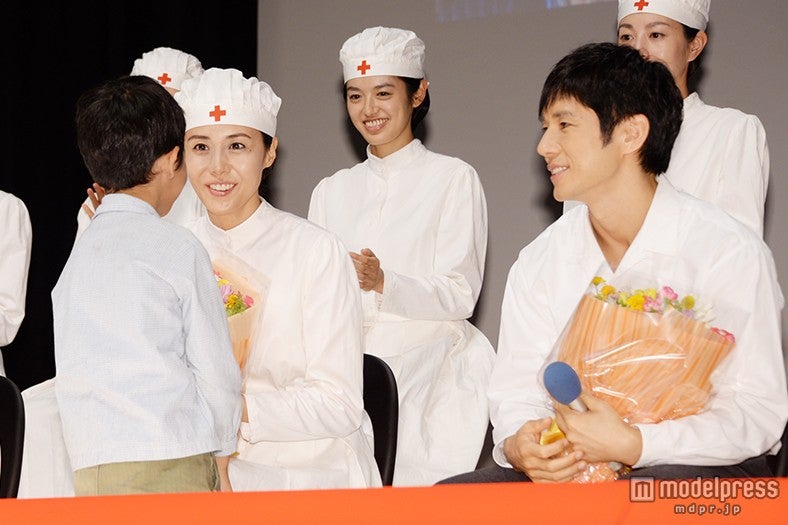 サプライズで子役・高村佳偉人が登場