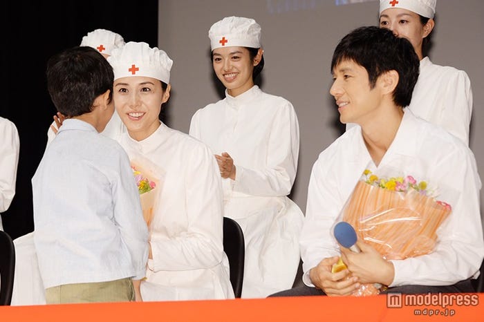 サプライズで子役・高村佳偉人が登場