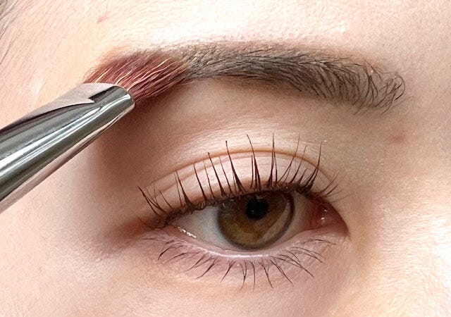 眉メイク　ペンシル　パウダー　立体感