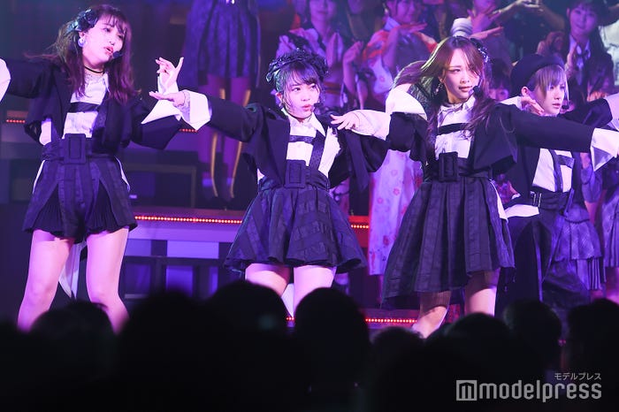 小嶋真子、向井地美音、岡田奈々、高橋朱里 (C)モデルプレス