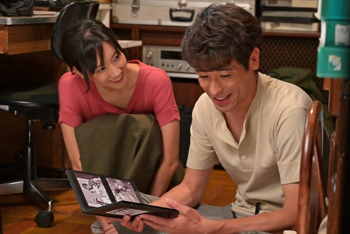 菜々緒、佐藤隆太(C)TBS