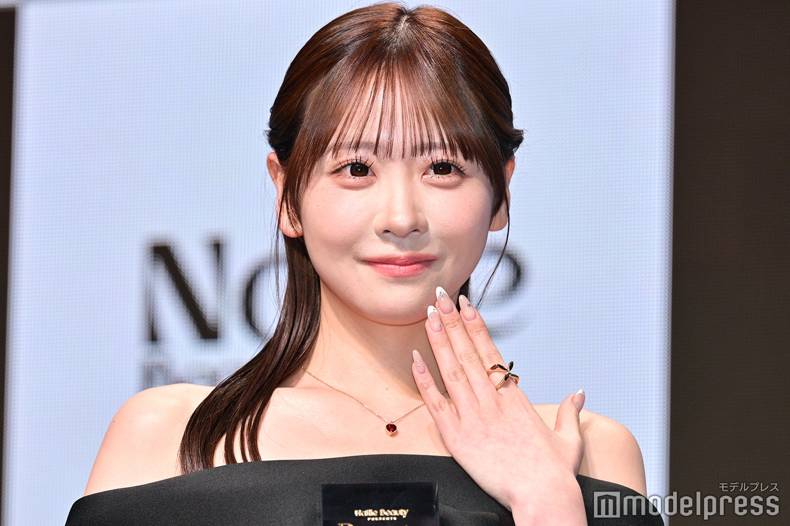 FRUITS ZIPPER櫻井優衣、黒オフショルダードレスで大人の魅力「私のネイル愛が届いた」2026年の抱負も語る