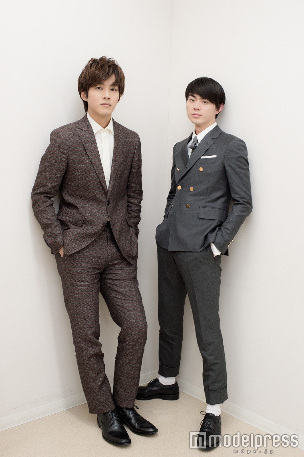 松坂桃李、菅田将暉 （C）モデルプレス／ヘアメイク：AZUMA＠MONDO-artist（W） スタイリスト：伊藤省吾（sitor）