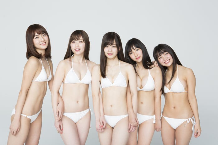 (左から)池松愛理、新木さくら、岡田佑里乃、沢口愛華、寺本莉緒(C)細居幸次郎/ヤングマガジン