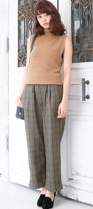 タック入りワイドパンツ「神戸レタス」2490円（税込）／画像提供：神戸レタス