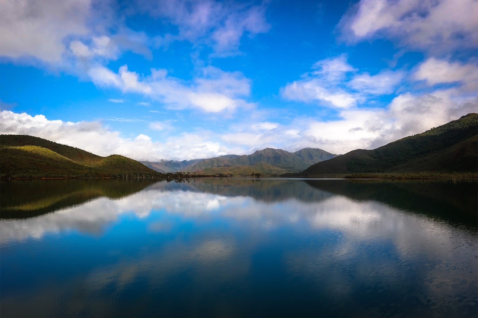 神秘的で美しいヤテ湖（C）S. Bedaux / NCTPS