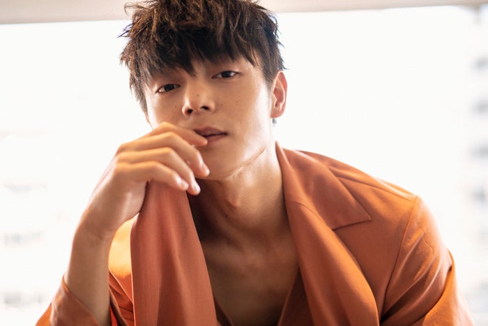 窪田正孝 肌けた 艶っぽカット 公開 モデルプレス