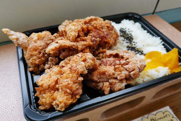 超人気デカ盛り店の弁当に激似 激安スーパー ロピアのからあげ弁当が巨大 モデルプレス 超人気デカ盛り店の弁当に激似 激安スーパー ロピアのからあげ弁当が巨大 モデルプレス