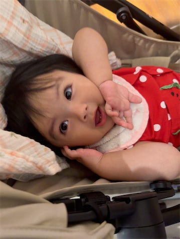 アレクサンダー、1歳次女の上目遣いショット公開「どんな子になるかな？」イケメン長男の写真も