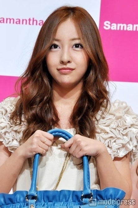 AKB48板野友美、救急搬送で握手会欠席　謝罪コメント発表