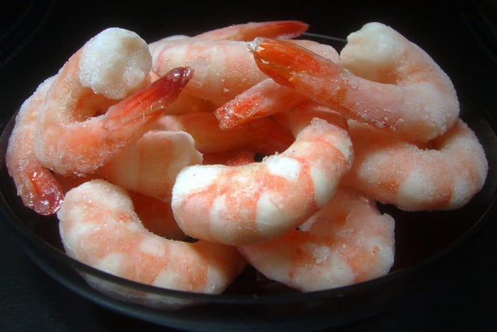 ぷりぷりの食感に/Frozen Shrimps by Mirko Tobias Schäfer