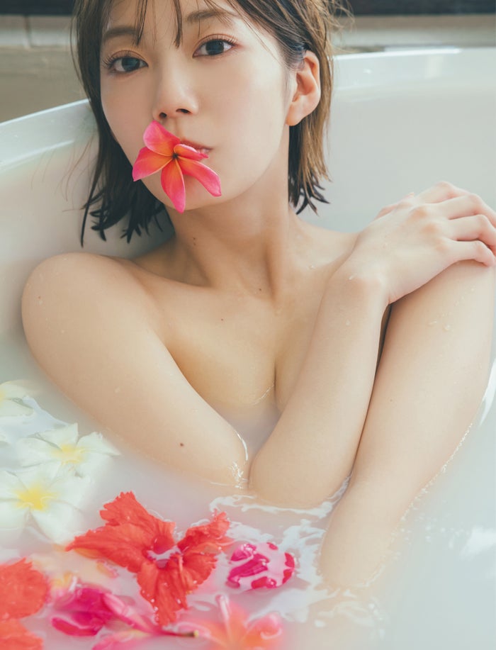 日向坂46高本彩花、ジャクジーで初バスシーン挑戦 1st写真集先行カット第10弾＆秋元康氏帯コメント解禁【僕の記憶の中で】