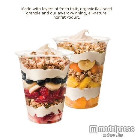 フルーツとグラノーラでボリュームたっぷりのパフェ