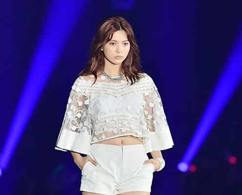 八木アリサ、美くびれ&美脚披露のカジュアルSEXYスタイルに観客釘付け<TGC北九州2015>