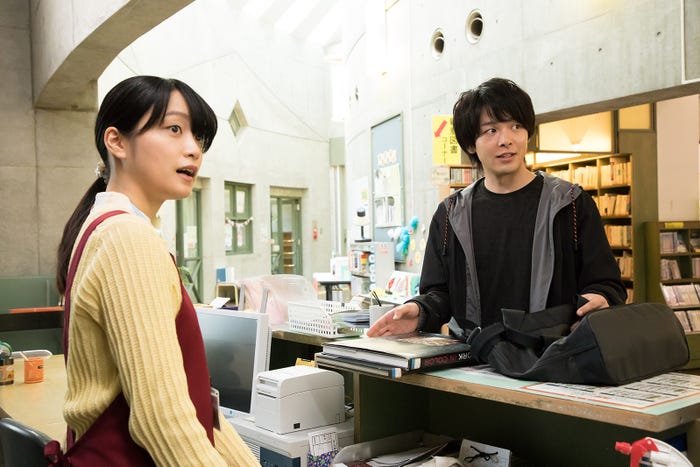 深川麻衣、中村倫也(C)2020『水曜日が消えた』製作委員会