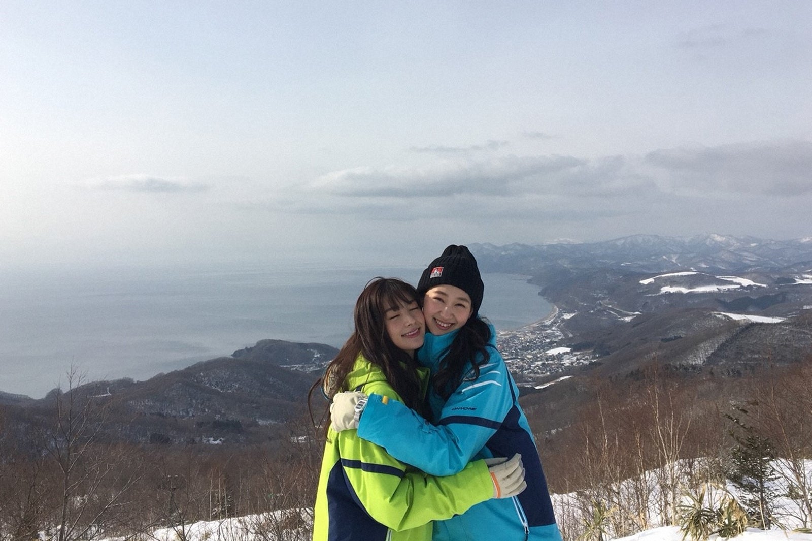 （左から）宮本茉由、是永瞳（C）TBS