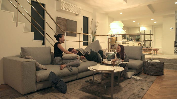 春花、流佳、莉咲子「TERRACE HOUSE TOKYO 2019-2020」4th WEEK(C)フジテレビ/イースト・エンタテインメント