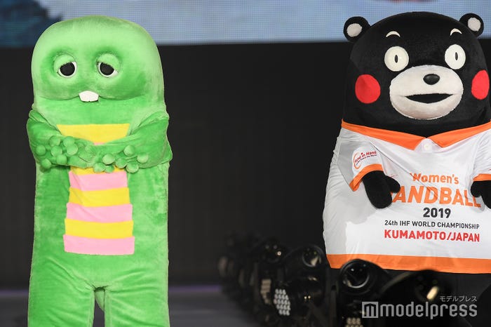 ガチャピン改め“くまチャピン”、くまモン (C)モデルプレス