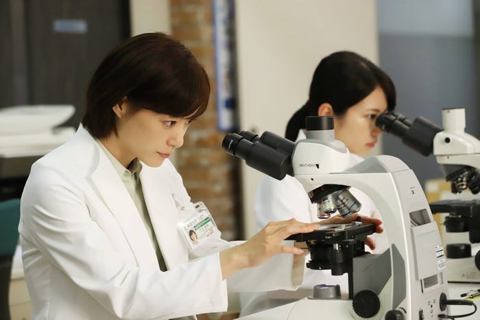 上野樹里・志田未来/「監察医 朝顔」第8話より(C)フジテレビ