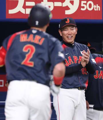 侍ジャパン 井端監督の一手で一挙5得点のビッグイニング 一、二塁から坂本にヒットエンドラン→打線が勢いに乗る