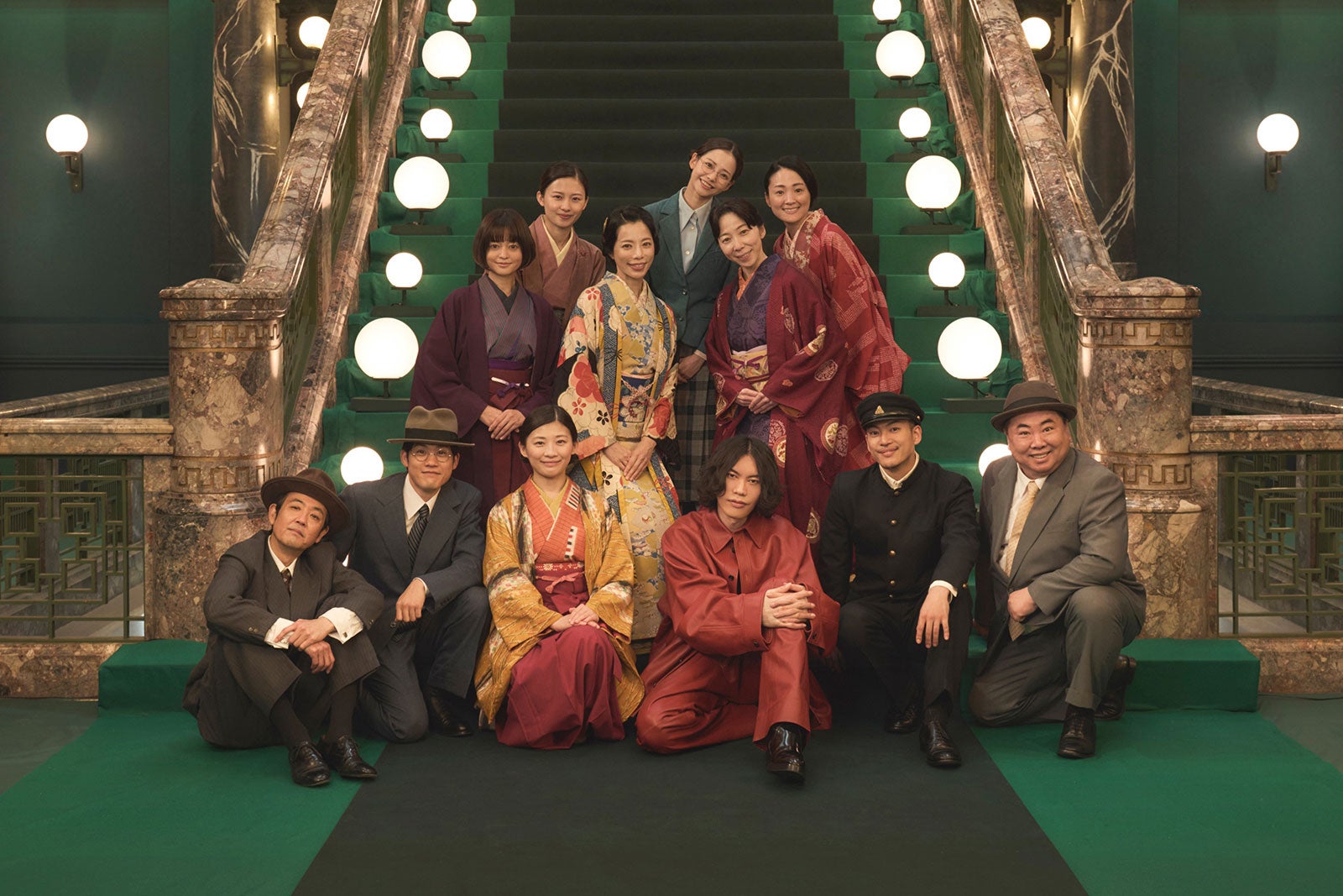 米津玄師ほか（提供写真）