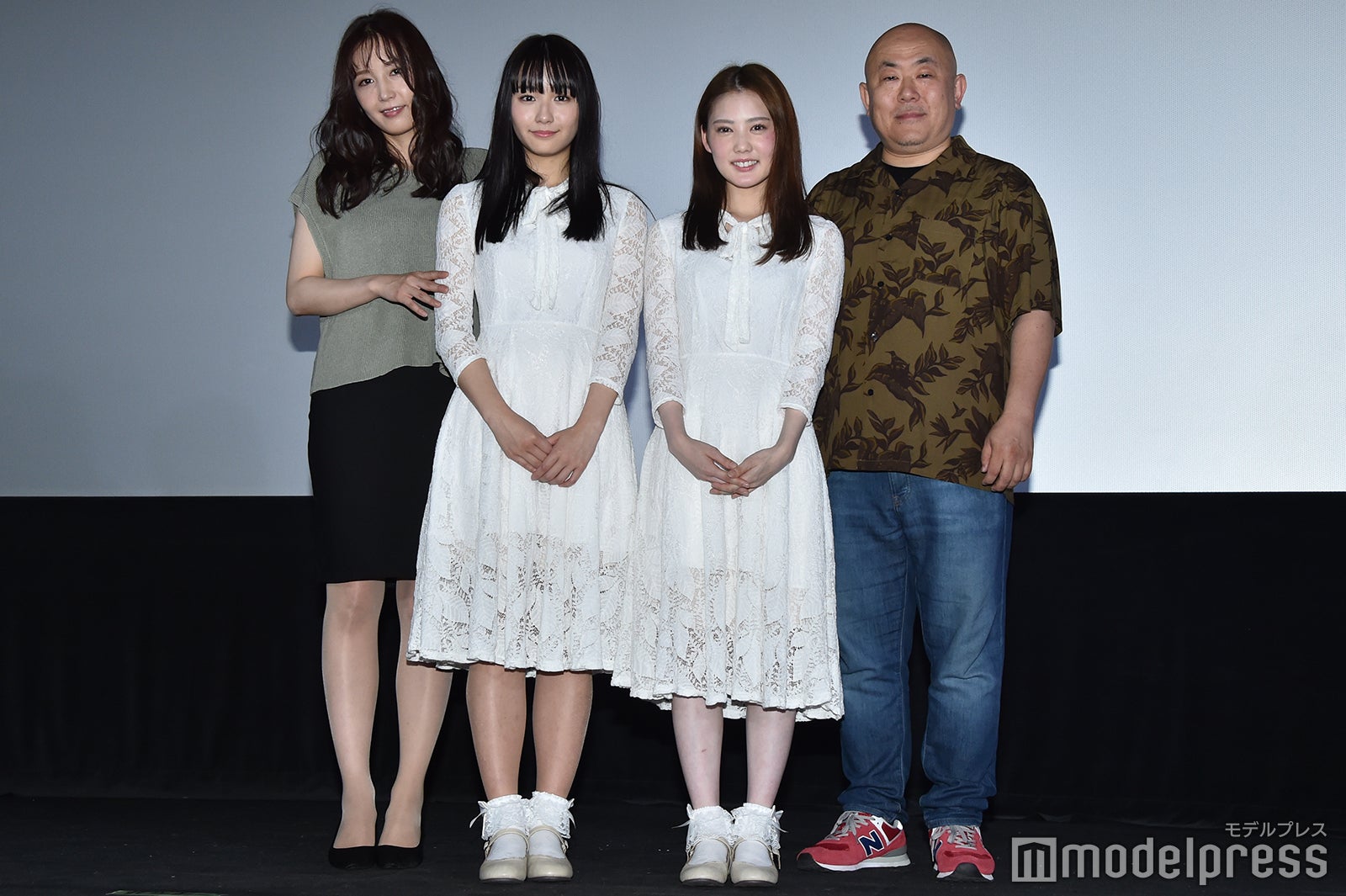 左より：三津谷葉子、浅川梨奈、北香那、佐藤佐吉監督 （C）モデルプレス