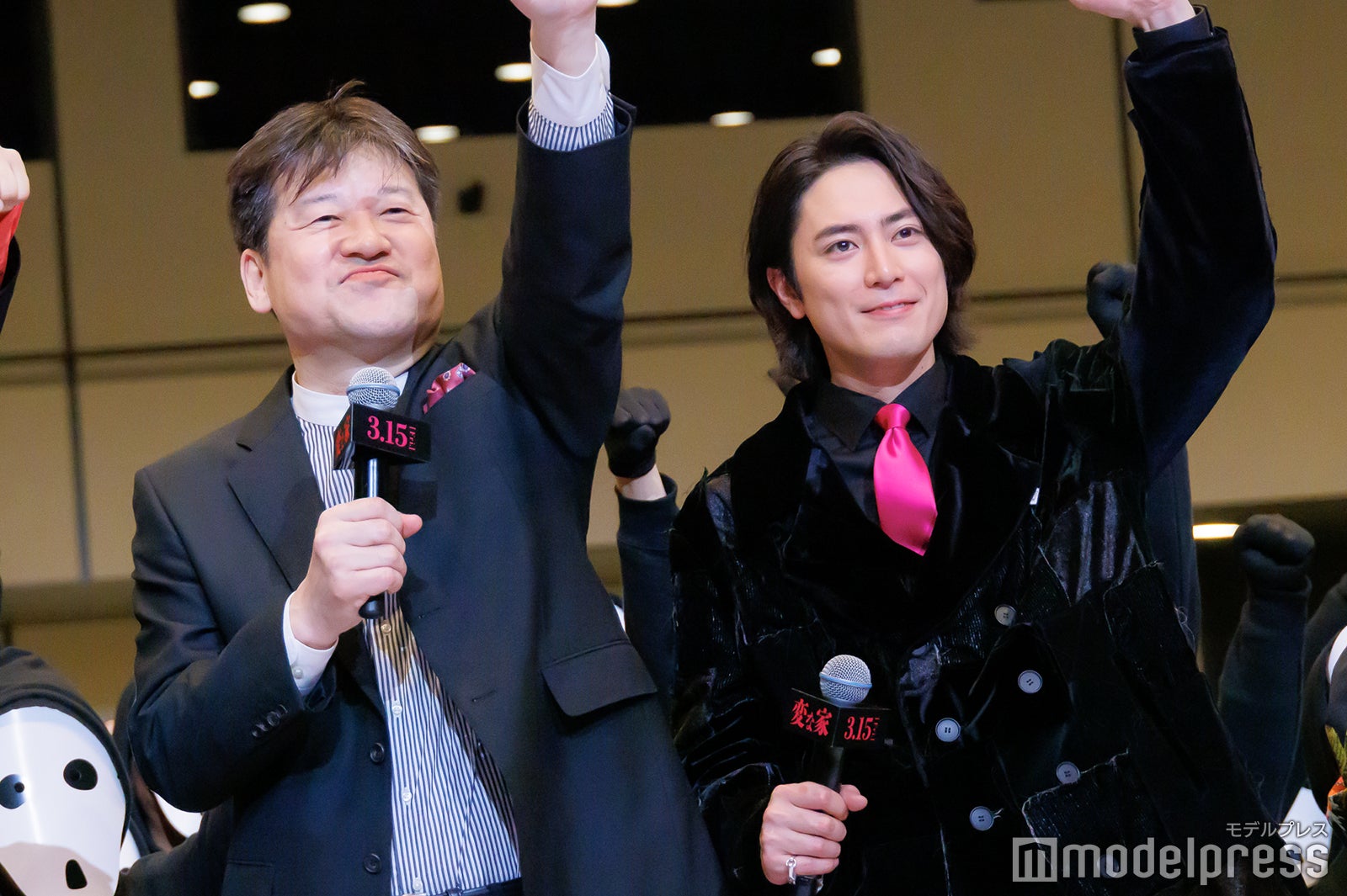 佐藤二朗、間宮祥太朗（C）モデルプレス