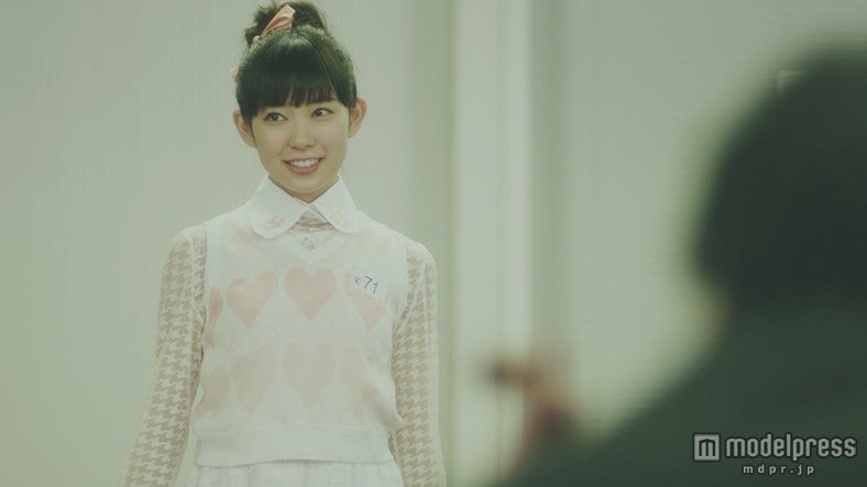 渡辺美優紀／ソロデビュー曲「やさしくするよりキスをして」より