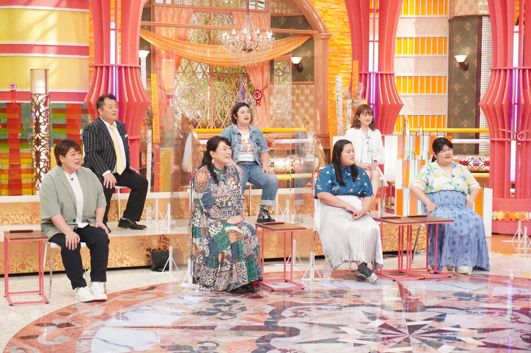 （前列左から）杉本美香、久保田磨希、田辺智加、あんり（後列左から）小杉竜一、熊元プロレス、菊地亜美（C）フジテレビ