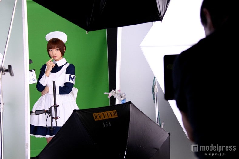 篠田麻里子／新CM「メンソレータムマリコ」篇メイキングショット