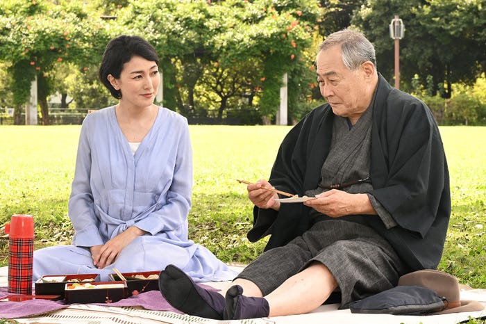 板谷由夏、小野武彦「ブラックファミリア~新堂家の復讐~」第2話より(C)読売テレビ