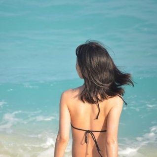 女性が告白 海でやらかした体験 おっぱいポロリ 水着にナプキン 岩場の影でムダ毛処理 モデルプレス