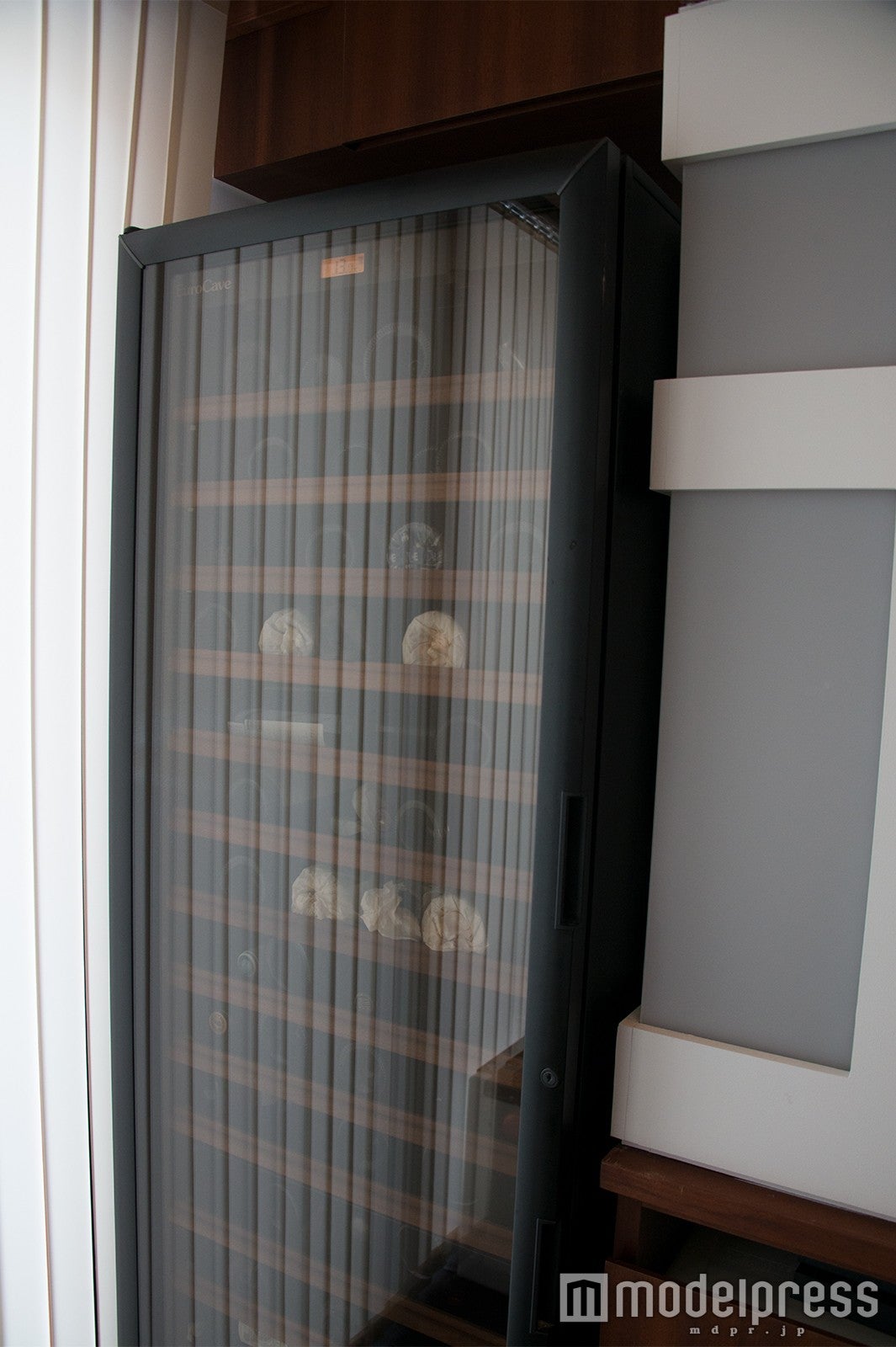 プレイルームにワインセラーも（C）モデルプレス