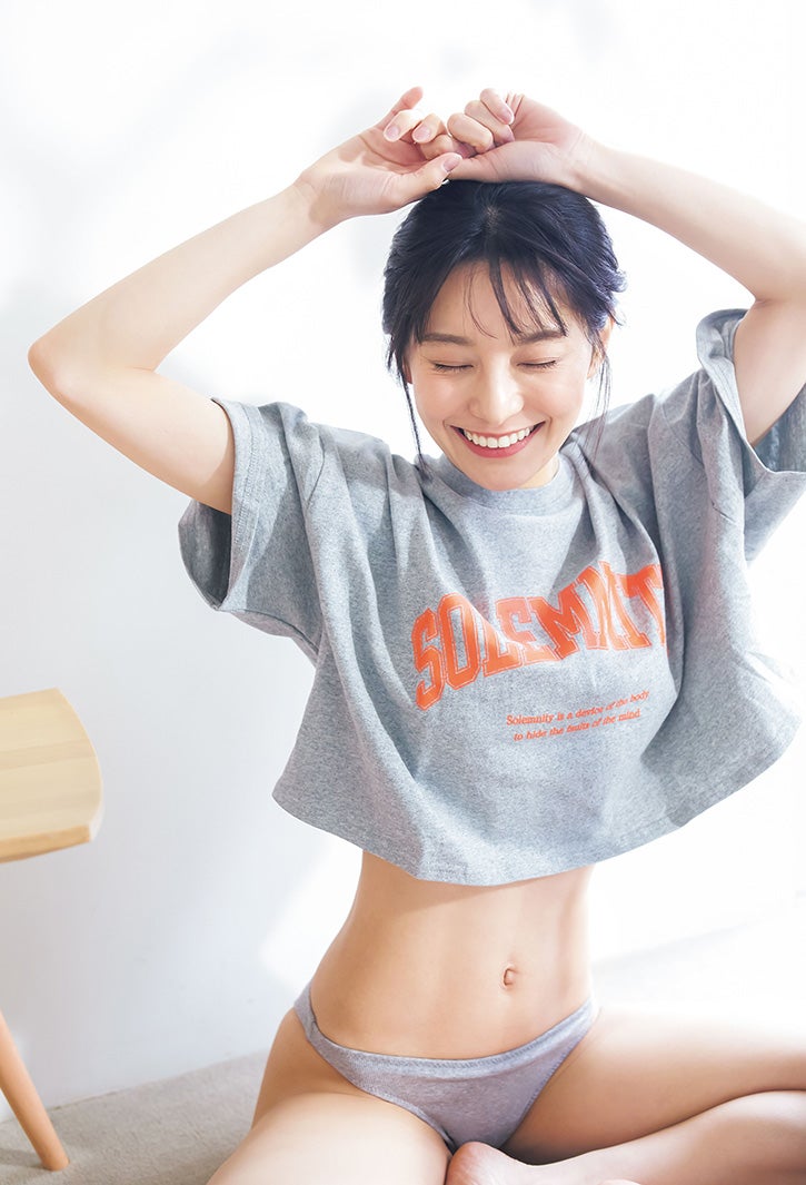 新田桃子（C）桑島智輝／集英社