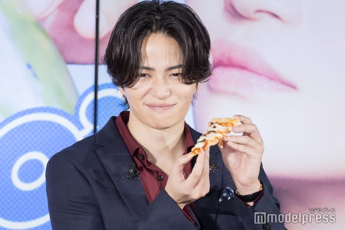 自身の「香ばしさと旨味」をアピールした菊池風磨(C)モデルプレス