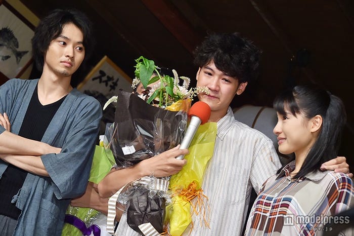 (左から)山崎賢人、葉山奨之、土屋太鳳