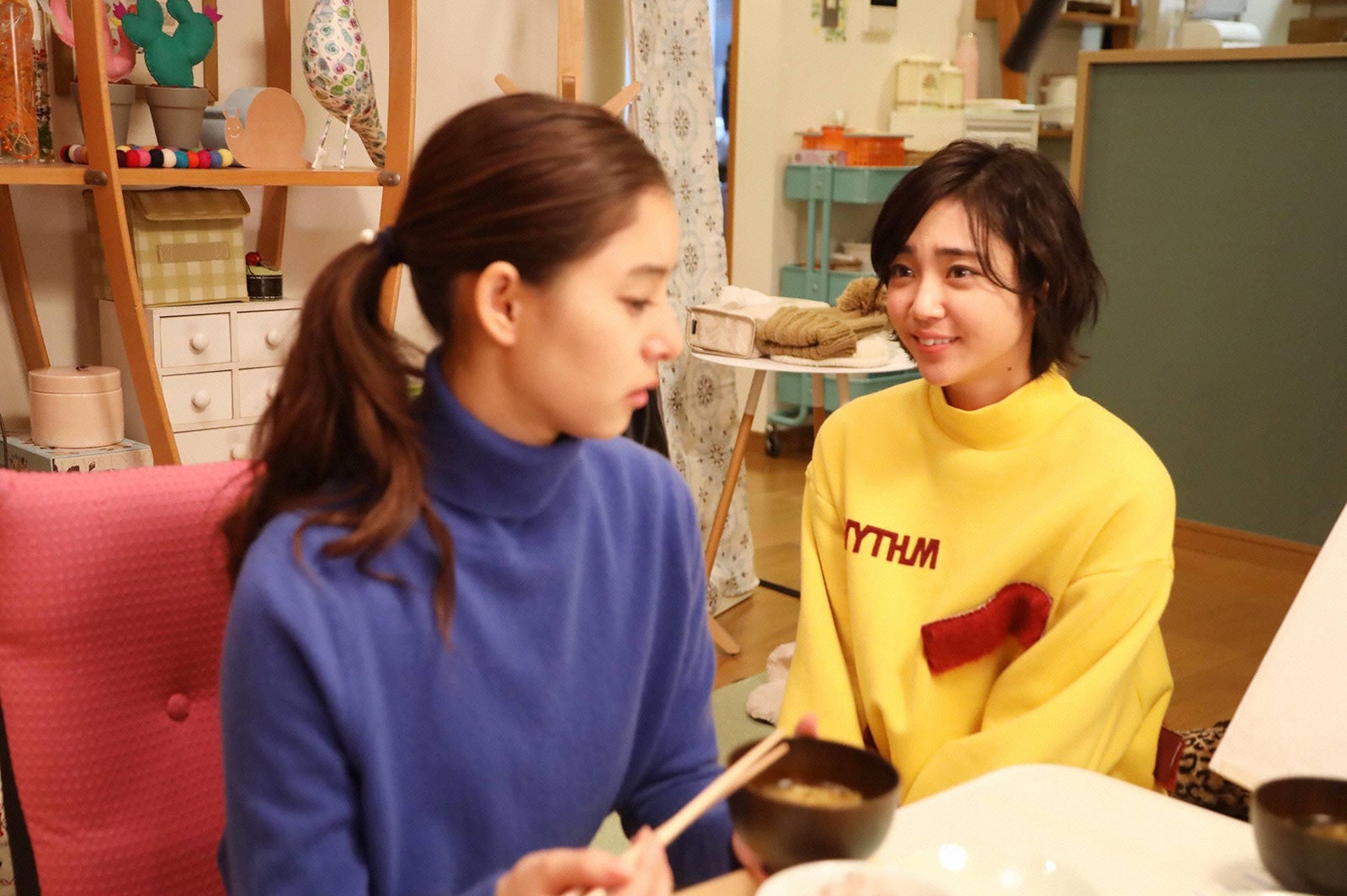 新木優子、山谷花純／「トレース～科捜研の男～」第2話より（C）フジテレビ