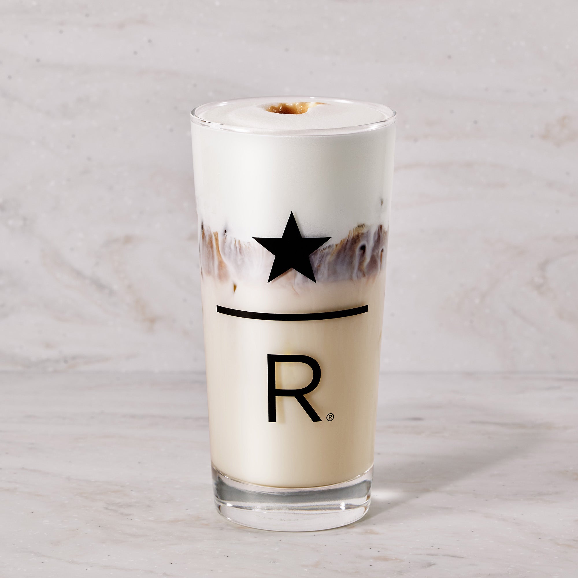 コールドクラシックムースバニラマキアート（提供写真）