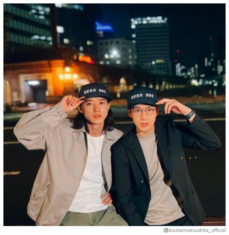 「アトムの童」松下洸平＆山崎賢人、“お揃いキャップ”の文字に注目集まる「欲しい」「素敵」