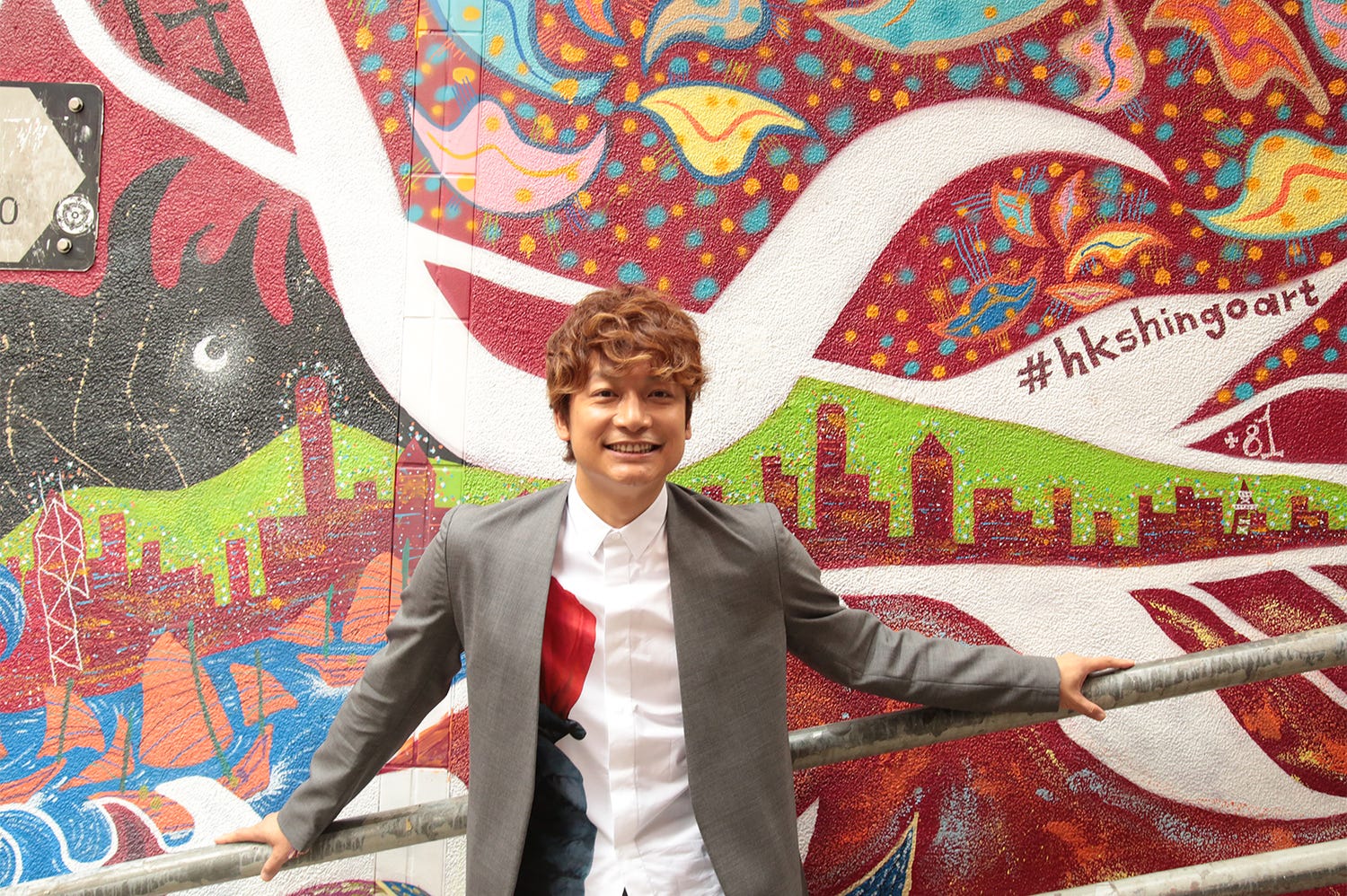 香取慎吾、香港で国外初ストリートアート公開 “龍”に込めた意味とは