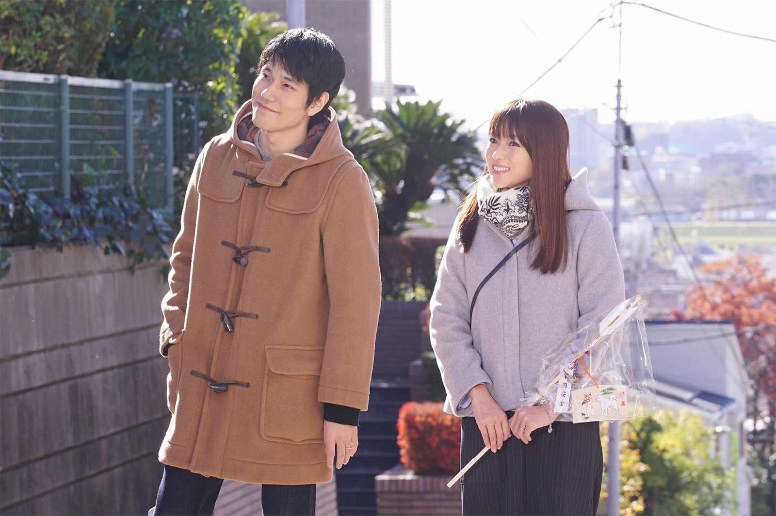 松山ケンイチ、深田恭子／ドラマ『隣の家族は青く見える』第1話より（C）フジテレビ