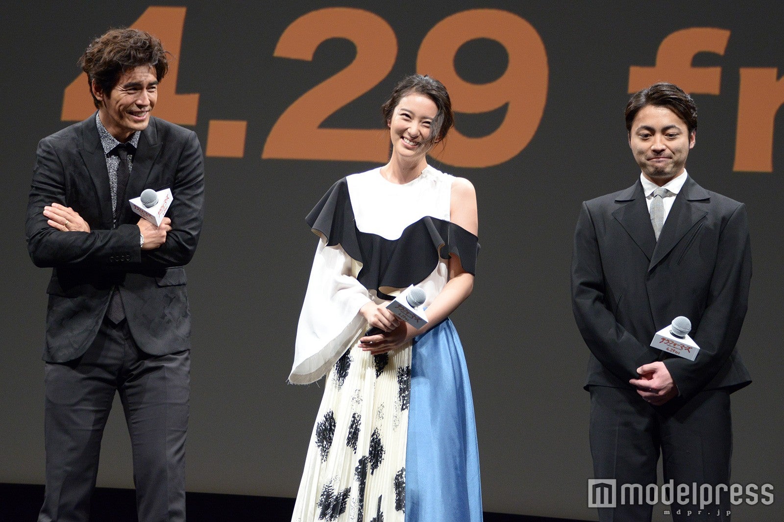 伊藤英明、武井咲、山田孝之（C）モデルプレス