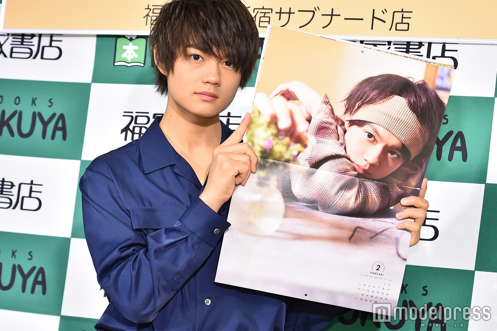 ポーズを決めるが…（C）モデルプレス