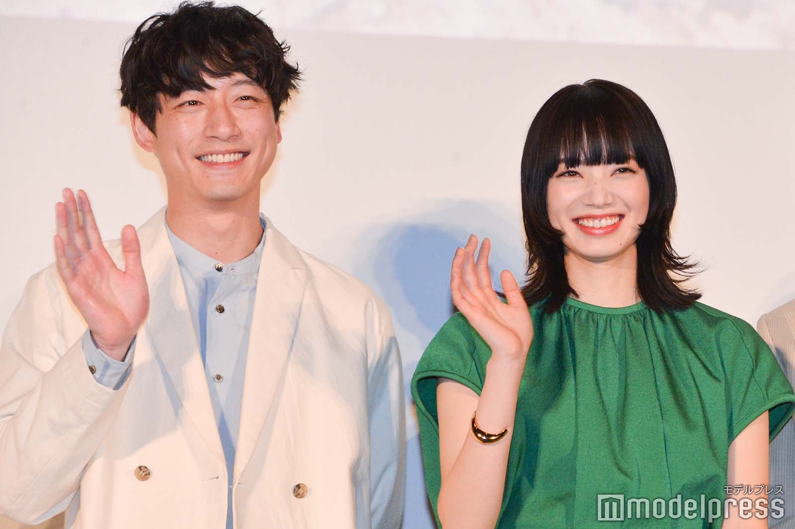 坂口健太郎、小松菜奈 （C）モデルプレス