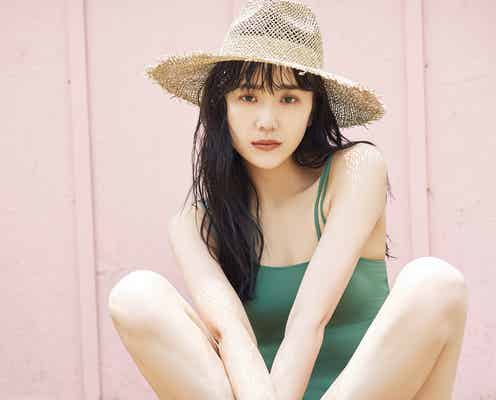 松井愛莉、“ちょっぴりオトナ”な水着姿 色気際立つ肌見せコーデも