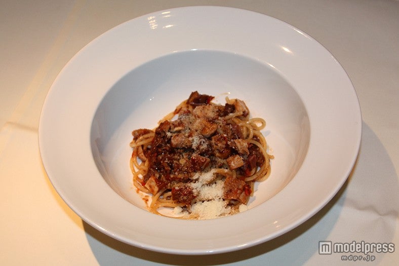 ヒロソフィ／限定！夢のトリプル肉ソースパスタ／画像提供：肉食女子博実行委員会