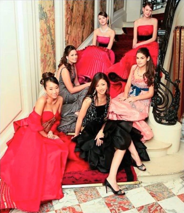 パリ社交界デビューした宮崎麗香(提供写真)