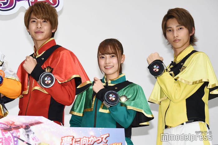 (左から)小宮璃央、新條由芽、木原瑠生(C)モデルプレス