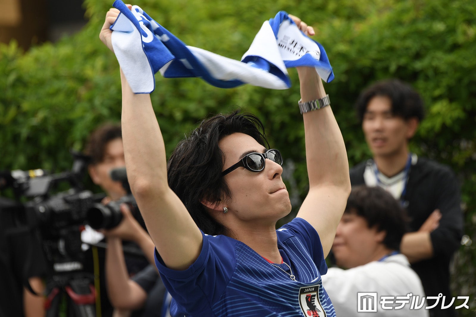 喜びを全力で表す西洸人（C）モデルプレス